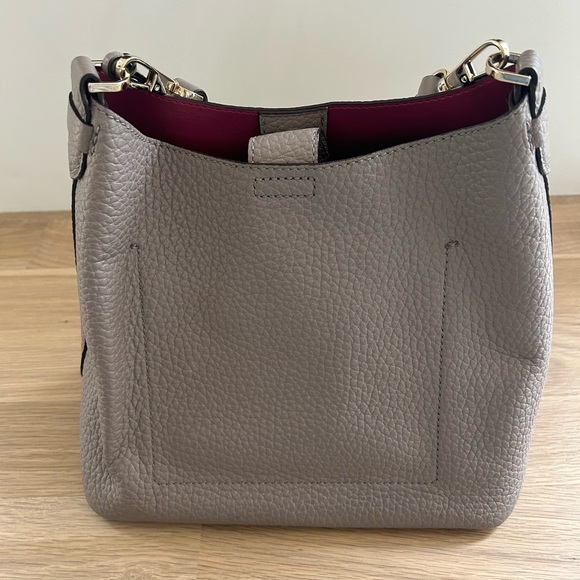 Kate Spade leather shoulder purse. - Picture 4 of 16